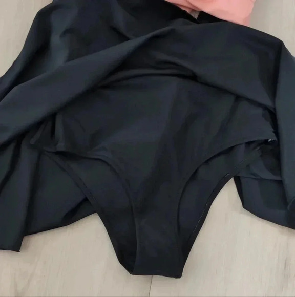 AIMAGE | Women's Peach/Black Push-up Twist Front One Piece Skirt Swimsuit - Picture 4 of 6